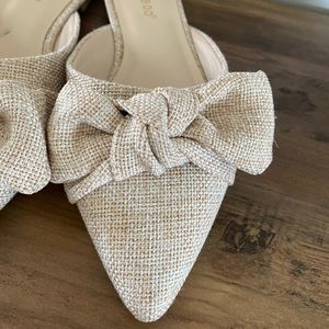 Linen Bow Flats
